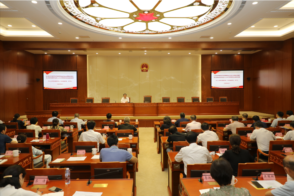 市人大常委会机关党组书记方中友同志为机关全体党员上专题党课