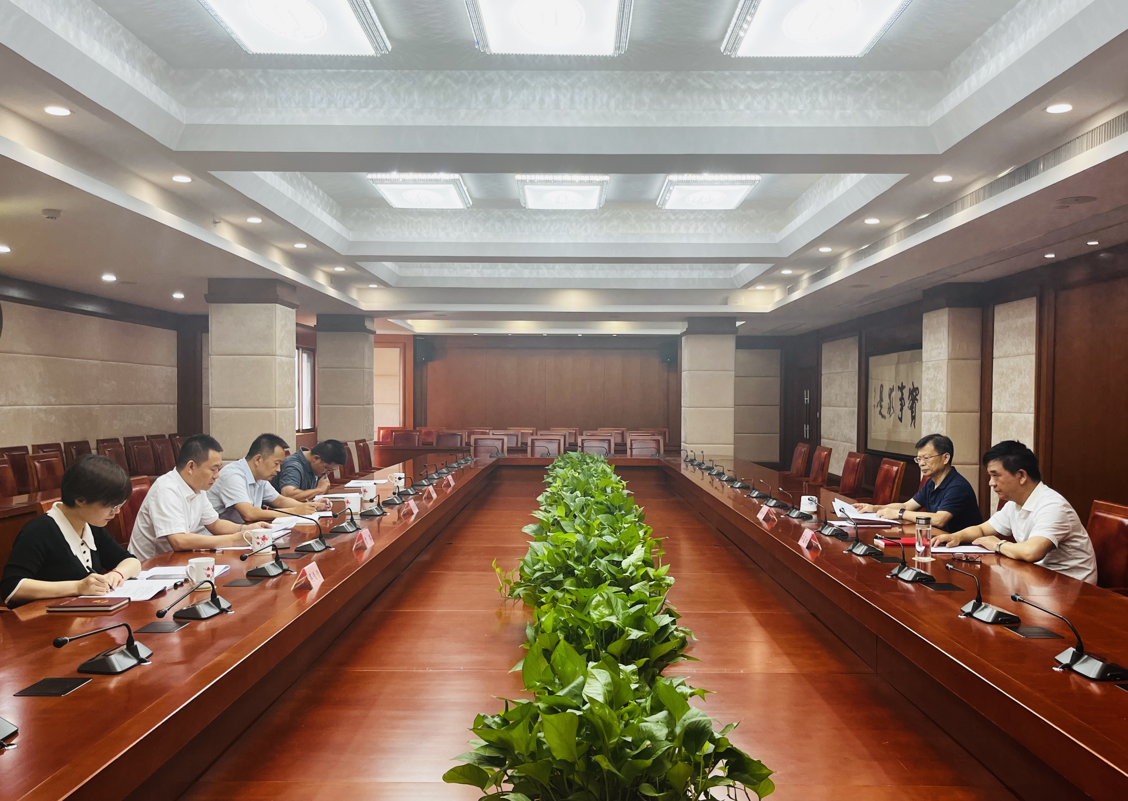 郑跃奇参加市人大机关第六党支部专题组织生活会